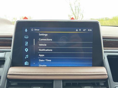 Used 2023 Chevrolet Suburban High Country AWD/4WD image 28