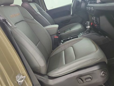 Used 2025 Jeep Gladiator Mojave AWD/4WD image 31