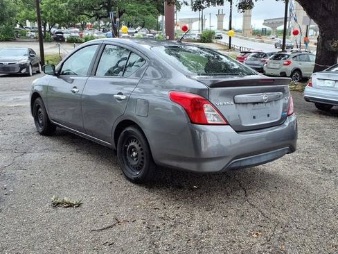 Used 2016 Nissan Versa SV FWD image 5