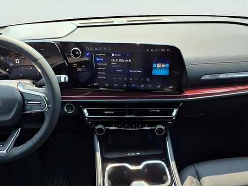 New 2026 Chevrolet Traverse Z71 w/ Driver Confidence Package image 13