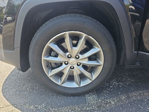 Certified 2017 Jeep Cherokee Limited AWD/4WD image 38