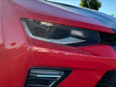 Used 2018 Chevrolet Camaro SS RWD image 32