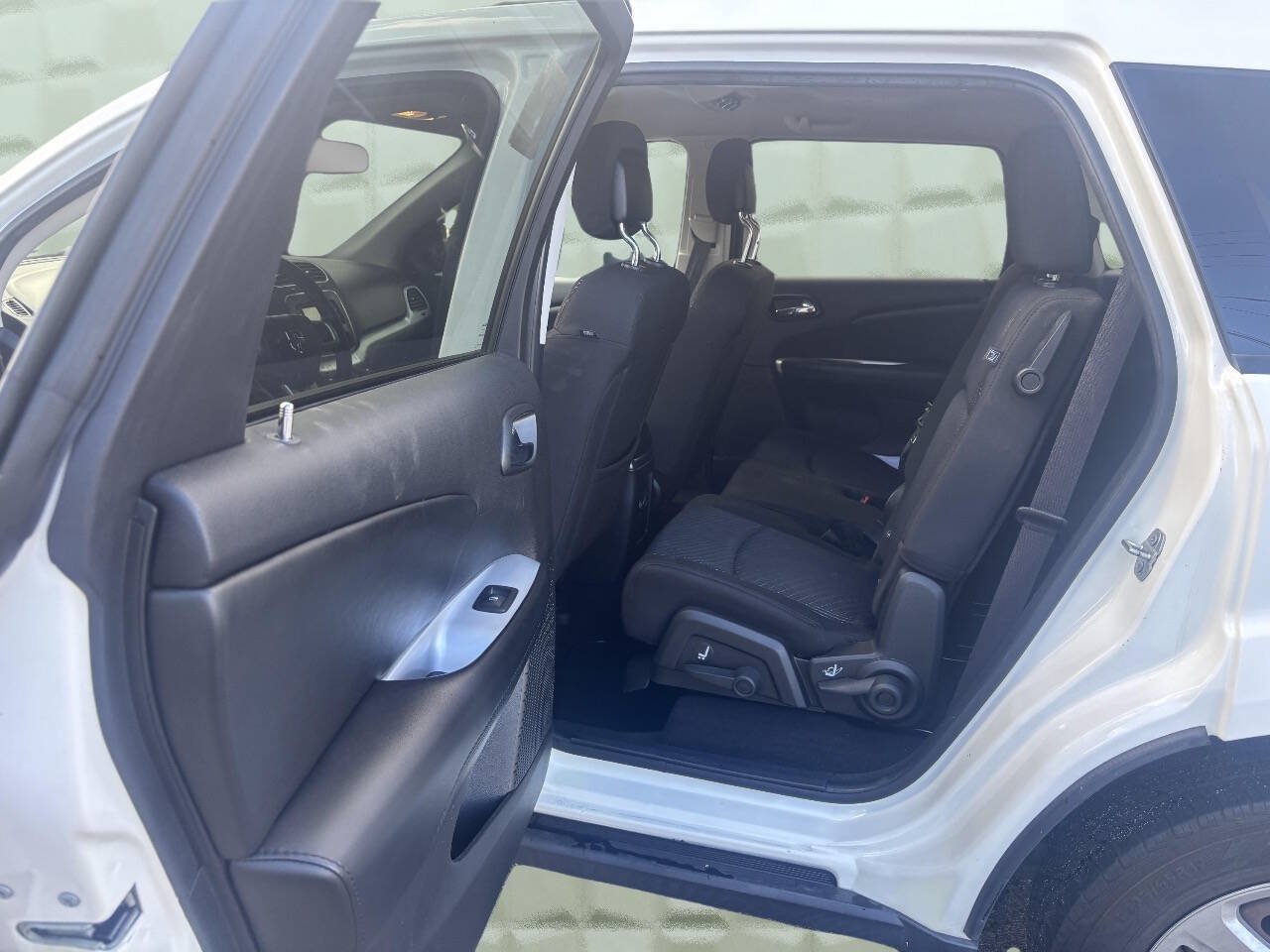 Used 2019 Dodge Journey SE w/ Connectivity Group FWD image 15