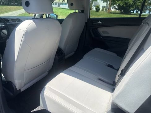 Used 2020 Volkswagen Tiguan SEL FWD image 22