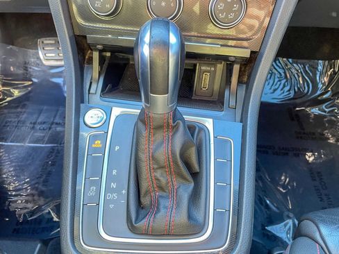 Used 2015 Volkswagen GTI SE image 29