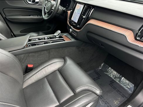 Certified 2023 Volvo XC60 B5 Ultimate image 15