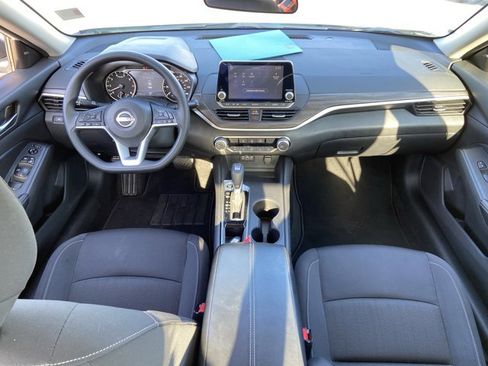 Used 2025 Nissan Altima 2.5 SV FWD image 49