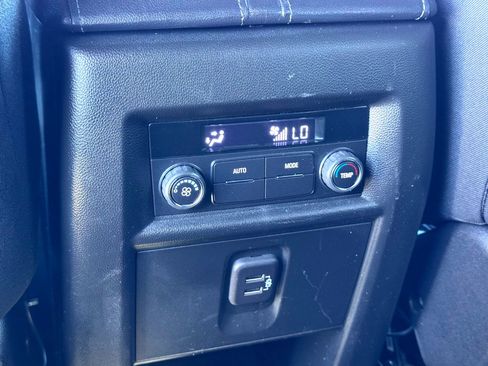 Used 2023 Chevrolet Traverse LT image 19