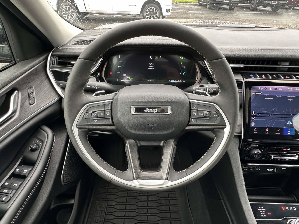 Used 2023 Jeep Grand Cherokee 4WD 4xe image 14