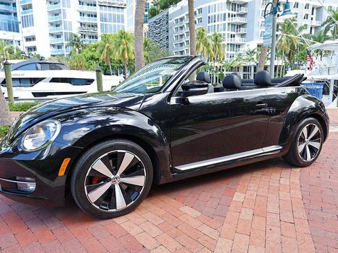 Used 2013 Volkswagen Beetle 2.0T image 16