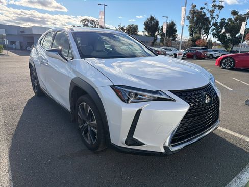 Used 2019 Lexus UX 200 image 1