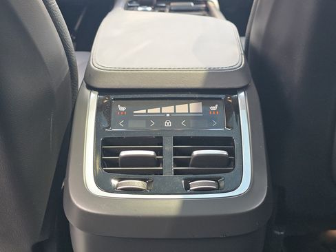 Used 2025 Volvo XC90 B6 Plus AWD/4WD image 21
