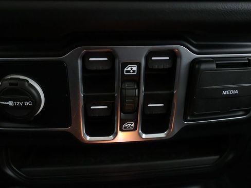 Used 2025 Jeep Wrangler Unlimited Sahara AWD/4WD image 46