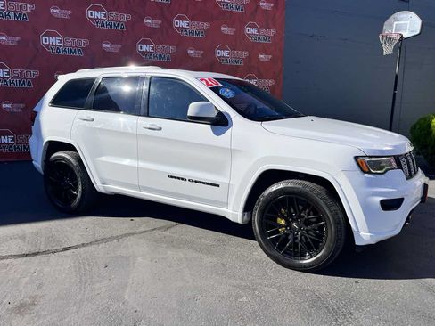 Used 2020 Jeep Grand Cherokee Altitude AWD/4WD image 4
