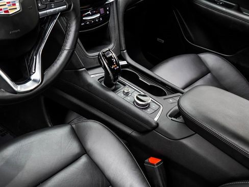 Used 2025 Cadillac XT6 Premium Luxury image 16