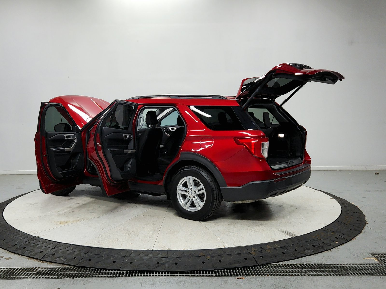 Used 2021 Ford Explorer XLT RWD image 14