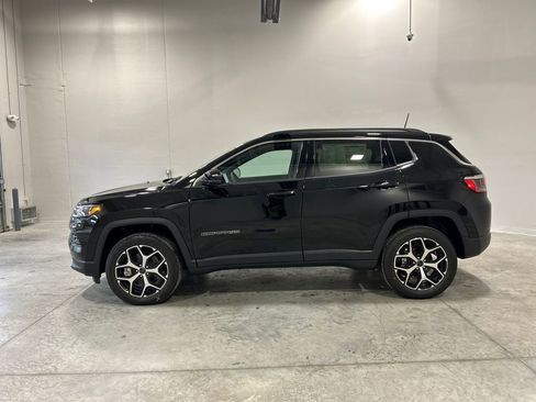 New 2026 Jeep Compass Limited w/ Sun, Sound & Navigation Group image 9