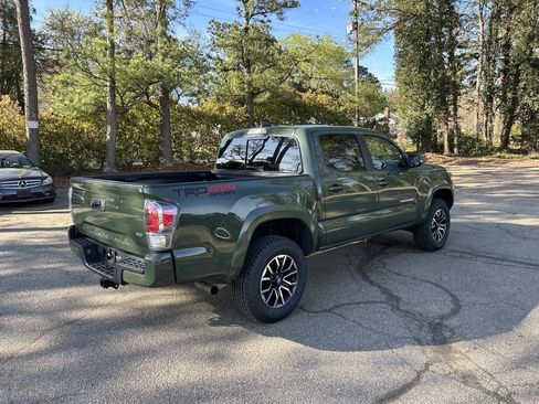 Used 2022 Toyota Tacoma TRD Sport w/ Technology Package image 4