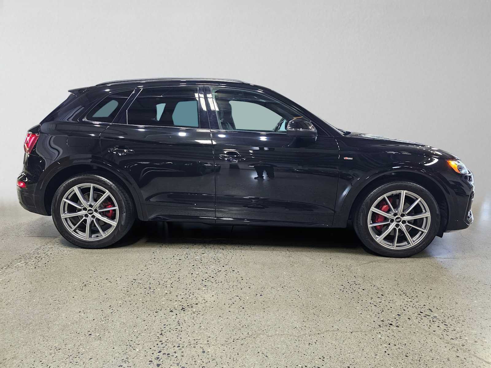 Used 2024 Audi Q5 e Premium Plus AWD/4WD image 2