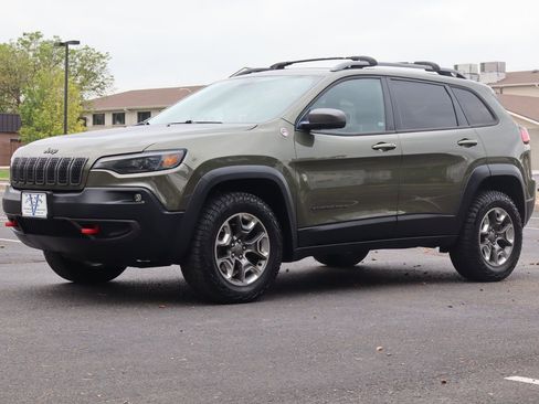 Used 2019 Jeep Cherokee Trailhawk w/ Cold Weather Group AWD/4WD image 11