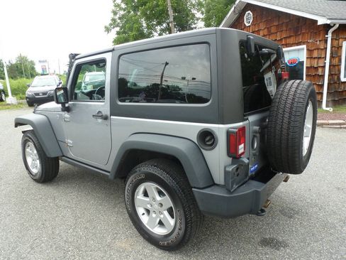 Used 2016 Jeep Wrangler Sport AWD/4WD image 9