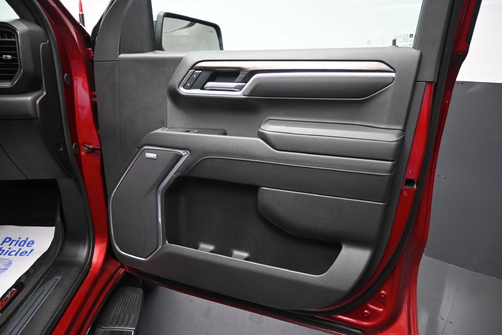 Used 2025 Chevrolet Silverado 1500 LTZ AWD/4WD image 19