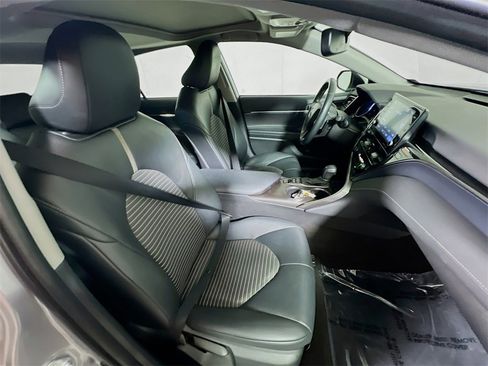 Certified 2022 Toyota Camry SE image 24