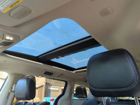 Certified 2019 Chrysler Pacifica Limited w/ Tire & Wheel Group image 23