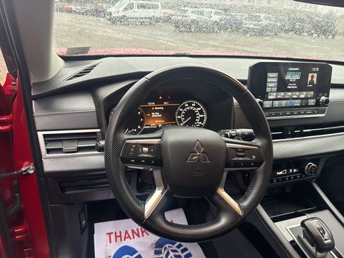 Used 2022 Mitsubishi Outlander SE image 15