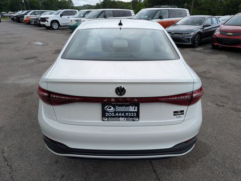 Used 2025 Volkswagen Jetta SE w/ Sunroof Package FWD image 8