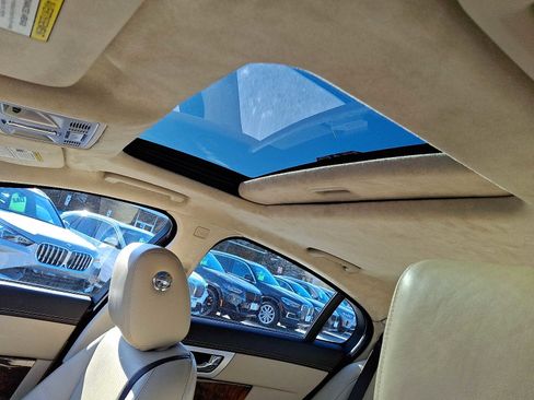 Used 2015 Jaguar XF Portfolio image 15