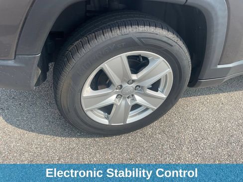 Used 2022 Jeep Compass Latitude w/ Convenience Group AWD/4WD image 18