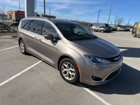 Used 2018 Chrysler Pacifica Touring-L Plus w/ Advanced Safetytec Group image 19
