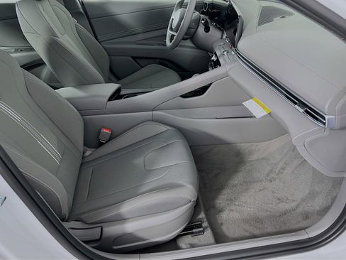 New 2025 Hyundai Elantra SEL FWD image 23
