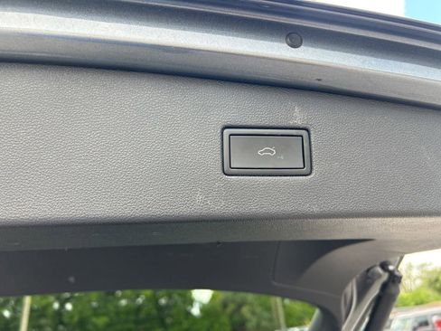 Used 2022 Volkswagen Tiguan SEL R-Line image 33