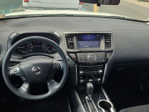 Used 2020 Nissan Pathfinder S image 11
