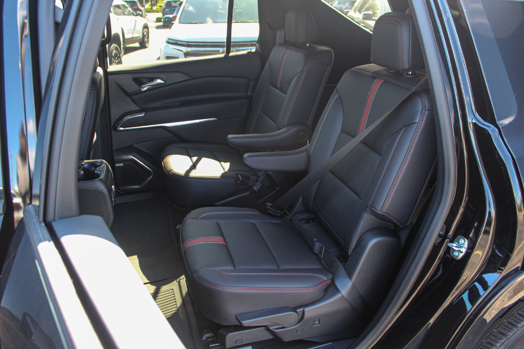 New 2026 Chevrolet Traverse RS w/ LPO, Floor Liner Package AWD/4WD image 24