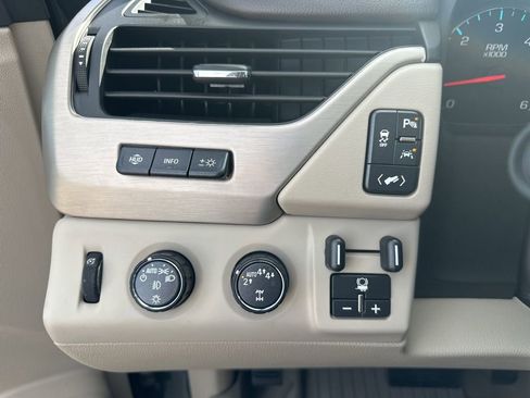 Used 2019 GMC Yukon Denali image 13