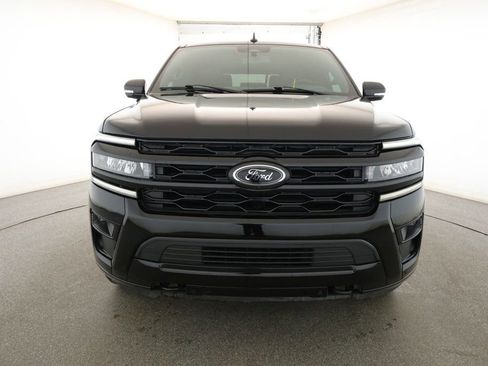 Used 2023 Ford Expedition Limited image 2