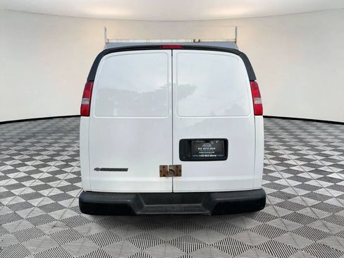 Used 2017 Chevrolet Express 2500 RWD image 6