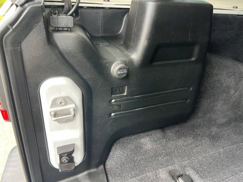 Used 2020 Jeep Wrangler Unlimited Sahara w/ LED Lighting Group AWD/4WD image 15