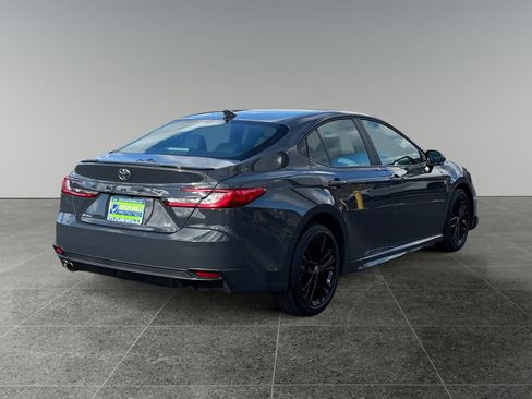 Used 2025 Toyota Camry SE image 7