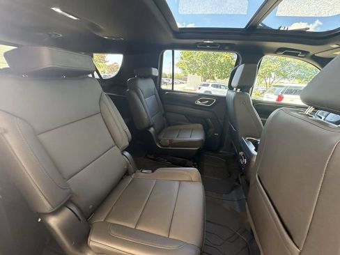 Certified 2024 Chevrolet Suburban Z71 w/ Luxury Package AWD/4WD image 28