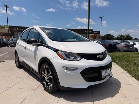 Used 2020 Chevrolet Bolt Premier w/ Infotainment Package FWD image 7