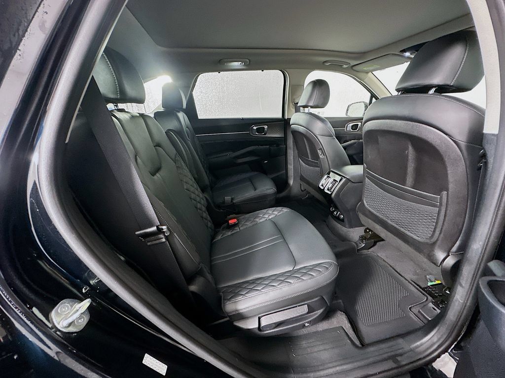 Used 2023 Kia Sorento SX AWD/4WD image 28