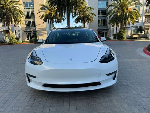 Used 2022 Tesla Model 3 Standard Range image 2