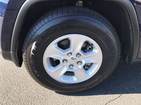 Used 2016 Jeep Grand Cherokee Laredo w/ Quick Order Package 23E image 9