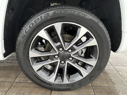 Used 2024 Jeep Grand Cherokee Overland w/ Adv Protech Group III image 37