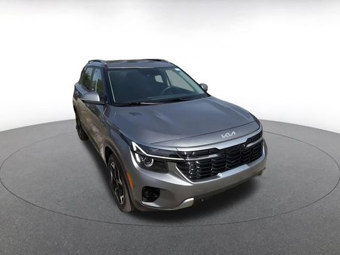 Used 2025 Kia Seltos S FWD image 3