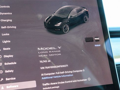 Used 2022 Tesla Model Y Long Range AWD/4WD image 24